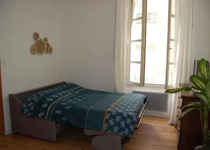 Au Coeur De L'ecusson Apartment *