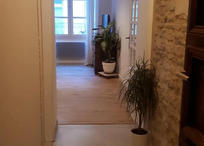 Daire Au Coeur De L'ecusson