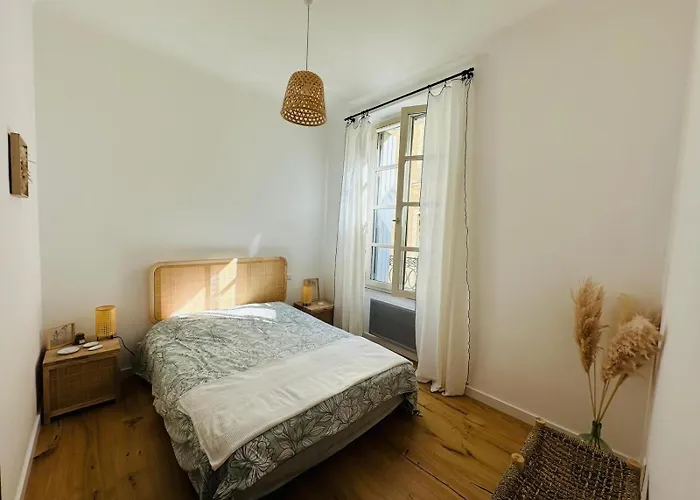 Au Coeur De L'ecusson נים