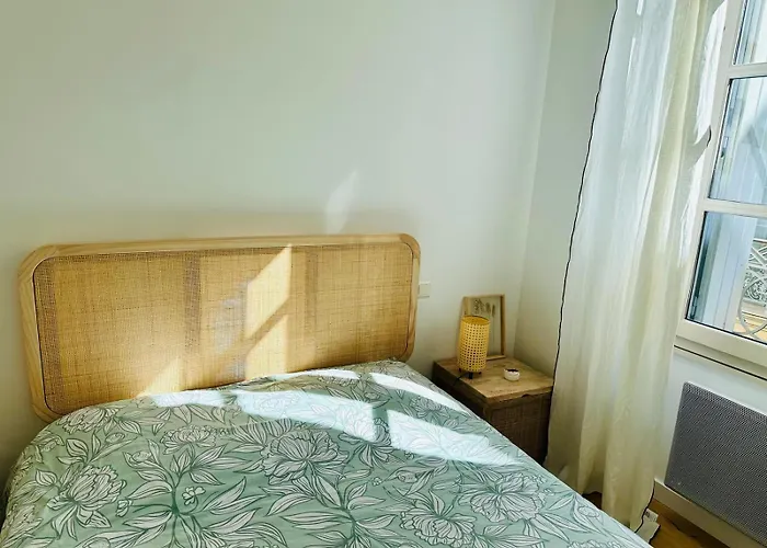 Au Coeur De L'ecusson Apartment *